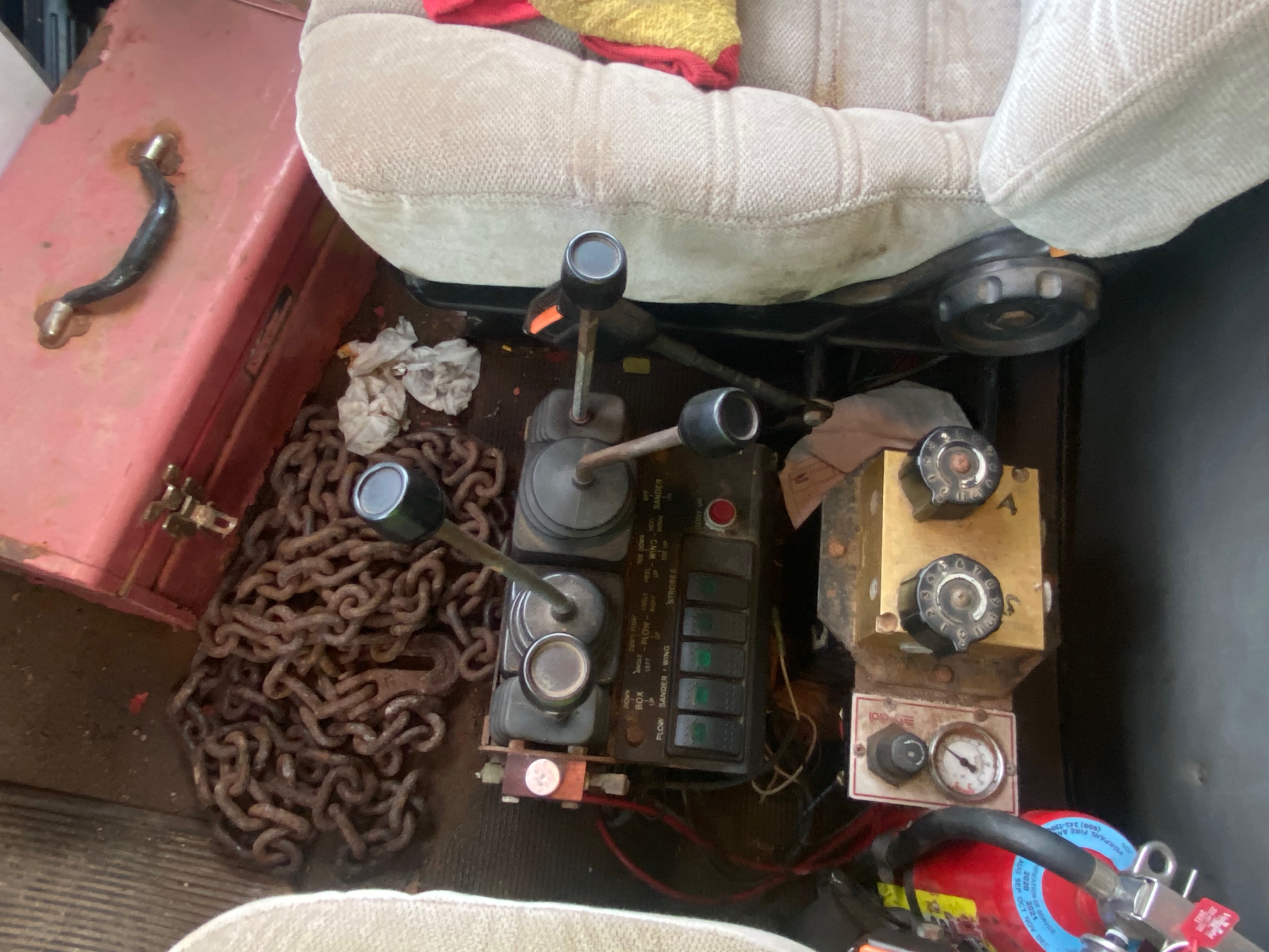 2000 PETERBILT 330 - Image 24